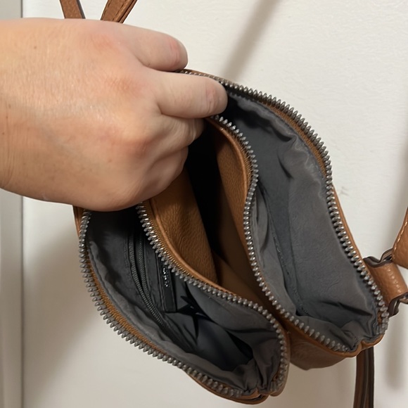 Crossbody. Adjustable strap. Carried about 3 times. No tears/stains/holes. - Picture 3 of 8